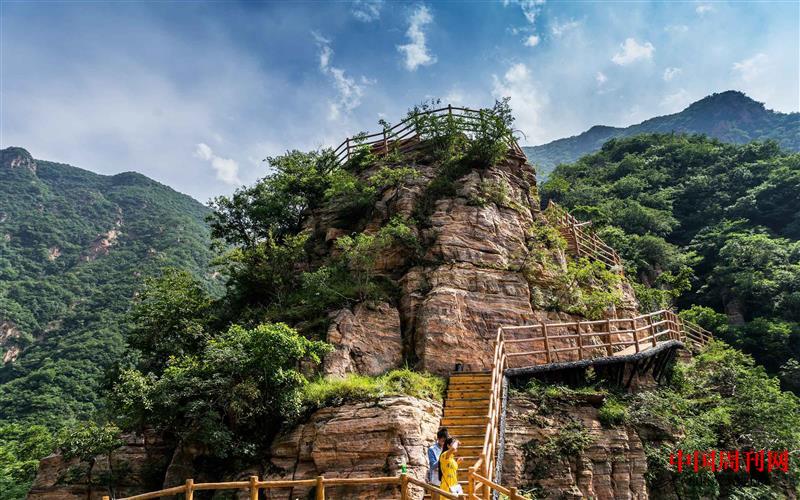 黃河丹峽景區觀光棧道.jpg