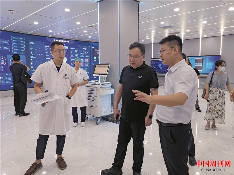 楊正權到人民醫(yī)院現場指導工作情況.jpg