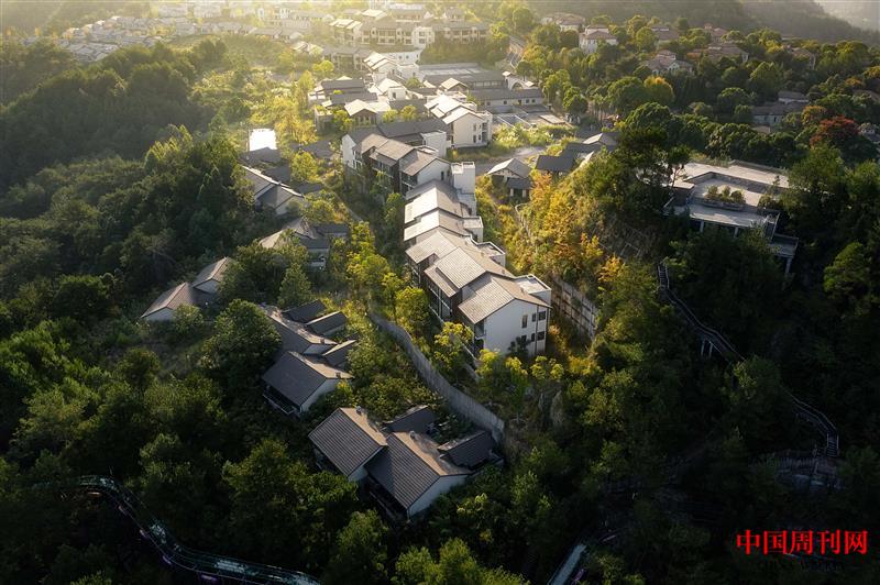 攝圖網_507693897_航拍杭州天嶼山景區的中國風建筑群（企業商用）.jpg