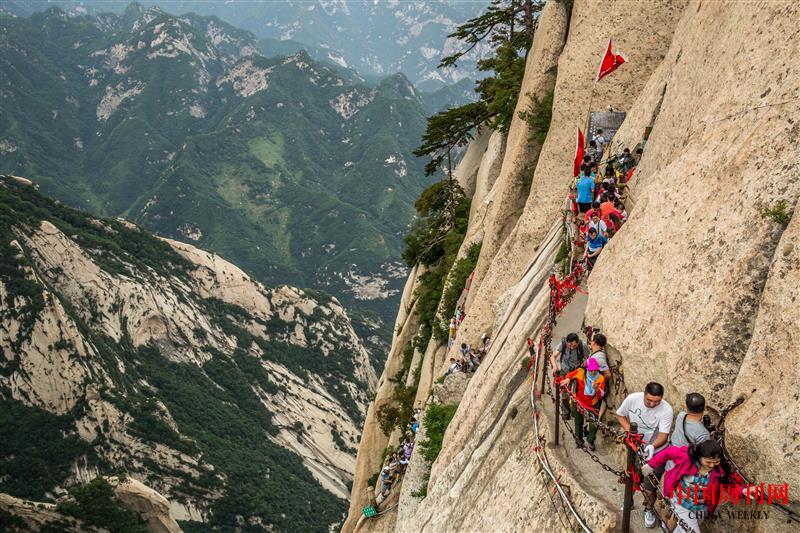 攝圖網_500745755_五岳華山旅游自由行爬山長空棧道（企業商用）.jpg