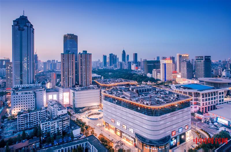 攝圖網_500758179_傍晚武漢國際廣場(企業商用).jpg
