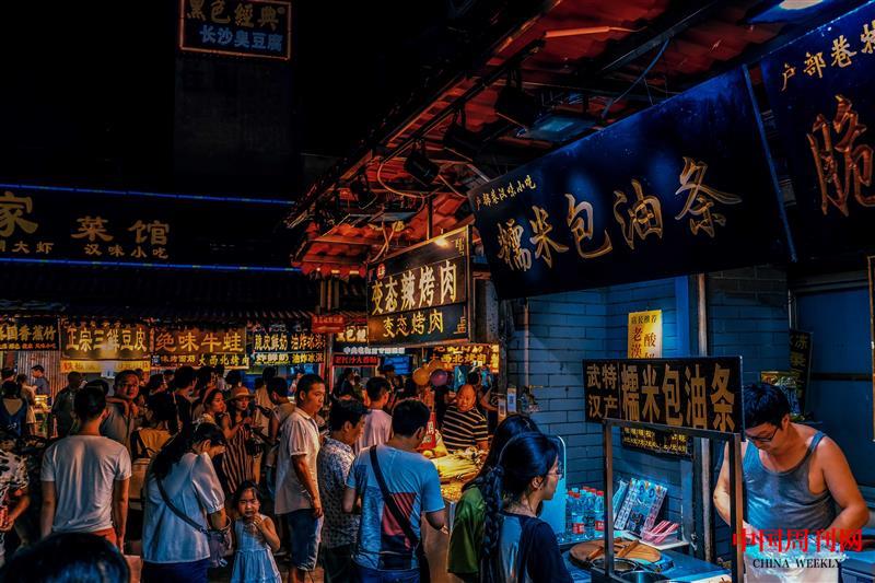 攝圖網_500542215_武漢美食街戶部巷(企業商用).jpg